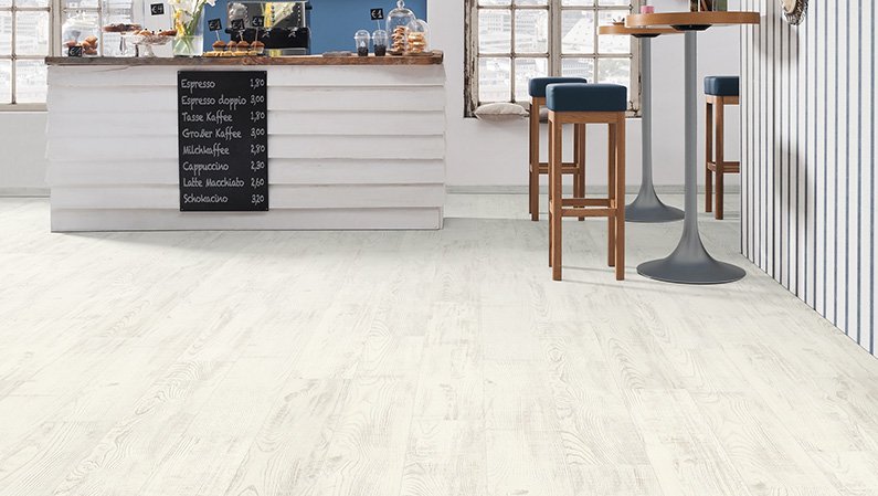 Ламинат Haro Tritty 100 Gran Via 4V Каштан Бьянко 530303 фото в интерьере